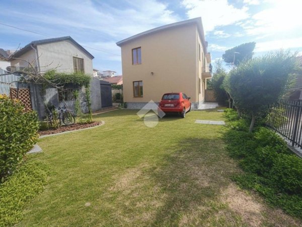 casa indipendente in vendita a Rimini in zona Viserba