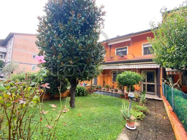 casa indipendente in vendita a Rimini in zona San Paolo