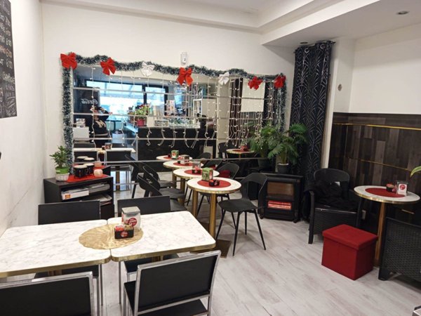 negozio in vendita a Rimini in zona Miramare di Rimini