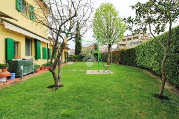 casa indipendente in vendita a Rimini