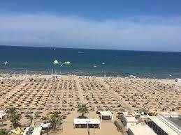 negozio in vendita a Rimini in zona Miramare di Rimini