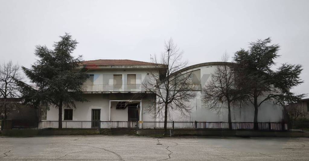 capannone in vendita a Rimini in zona Miramare di Rimini