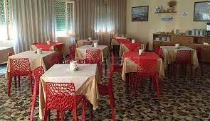 negozio in vendita a Rimini in zona Miramare di Rimini