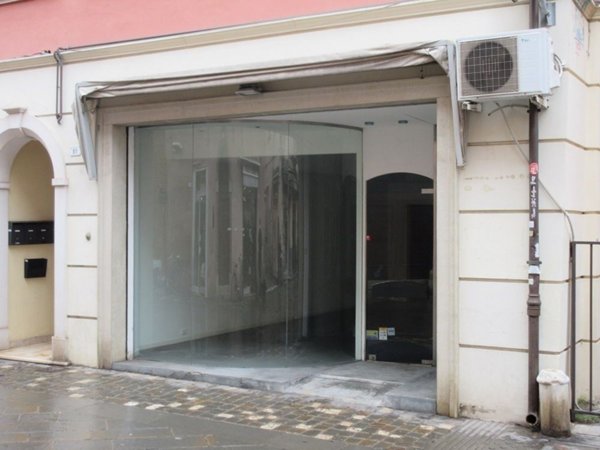negozio in vendita a Rimini in zona Centro Storico