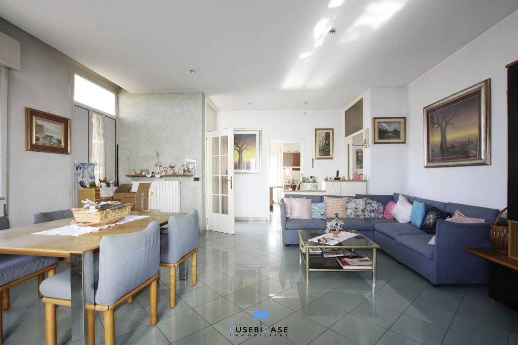 casa indipendente in vendita a Rimini in zona Miramare di Rimini