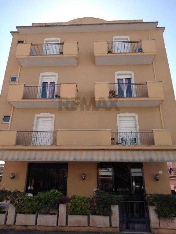 negozio in vendita a Rimini in zona Marebello