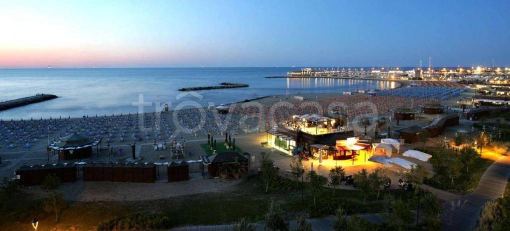 negozio in vendita a Rimini in zona San Giuliano a Mare