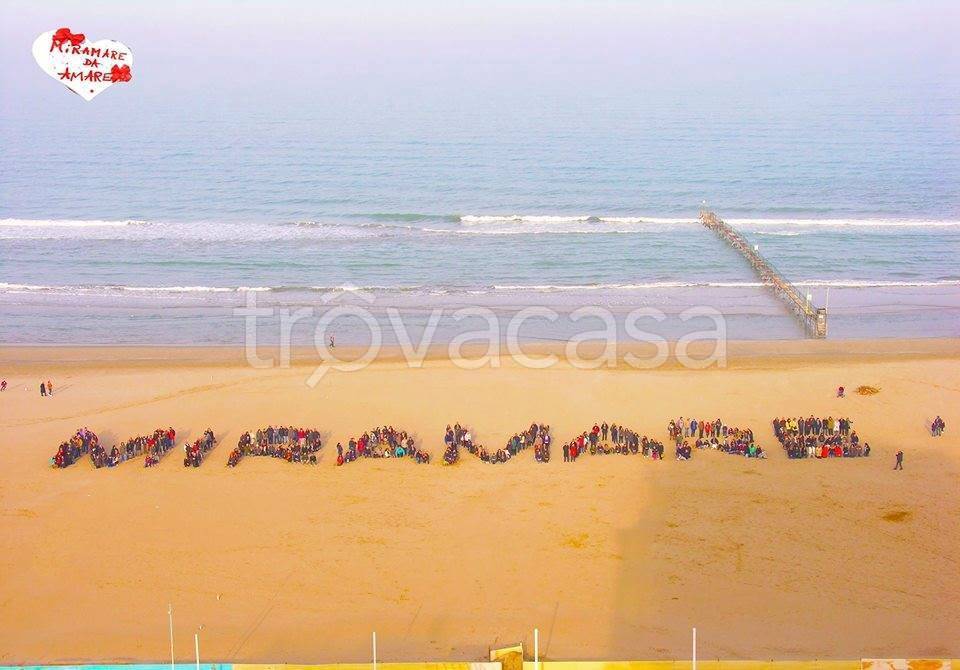 negozio in vendita a Rimini in zona Miramare di Rimini