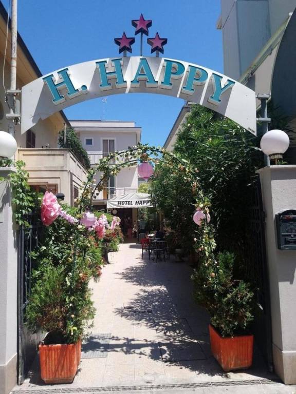 negozio in vendita a Rimini in zona Marina Centro