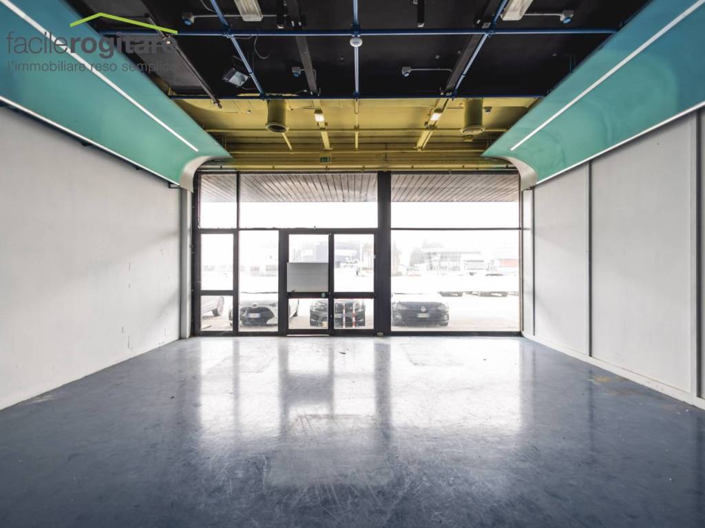 negozio in vendita a Rimini in zona Celle