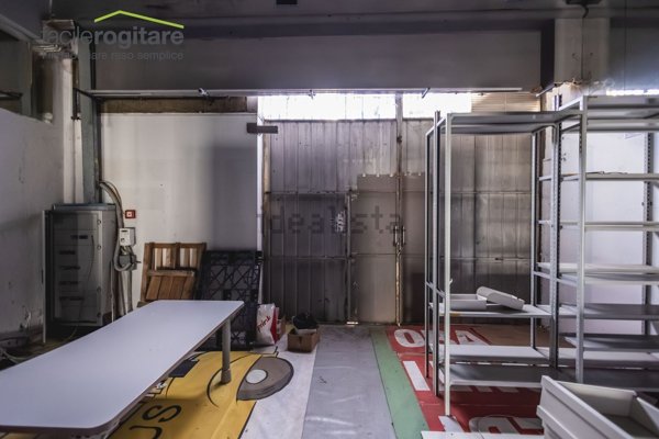 locale commerciale in vendita a Rimini