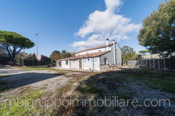 casa indipendente in vendita a Rimini in zona Viserba