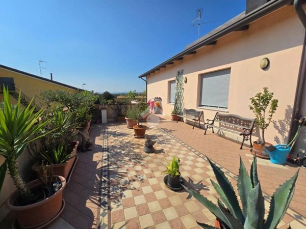 casa indipendente in vendita a Rimini in zona Viserba