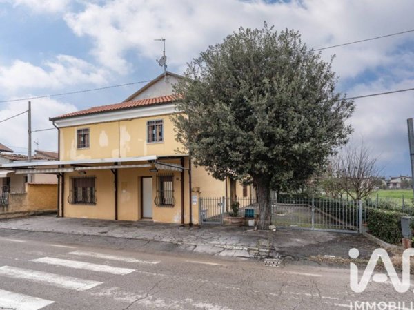 casa indipendente in vendita a Rimini in zona Fiera Vecchia