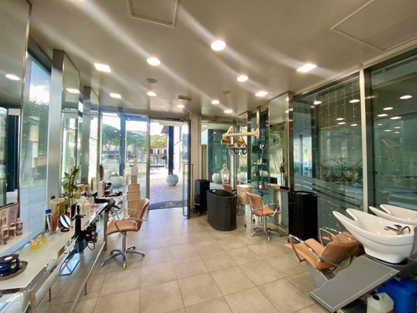 negozio in vendita a Rimini in zona Marina Centro