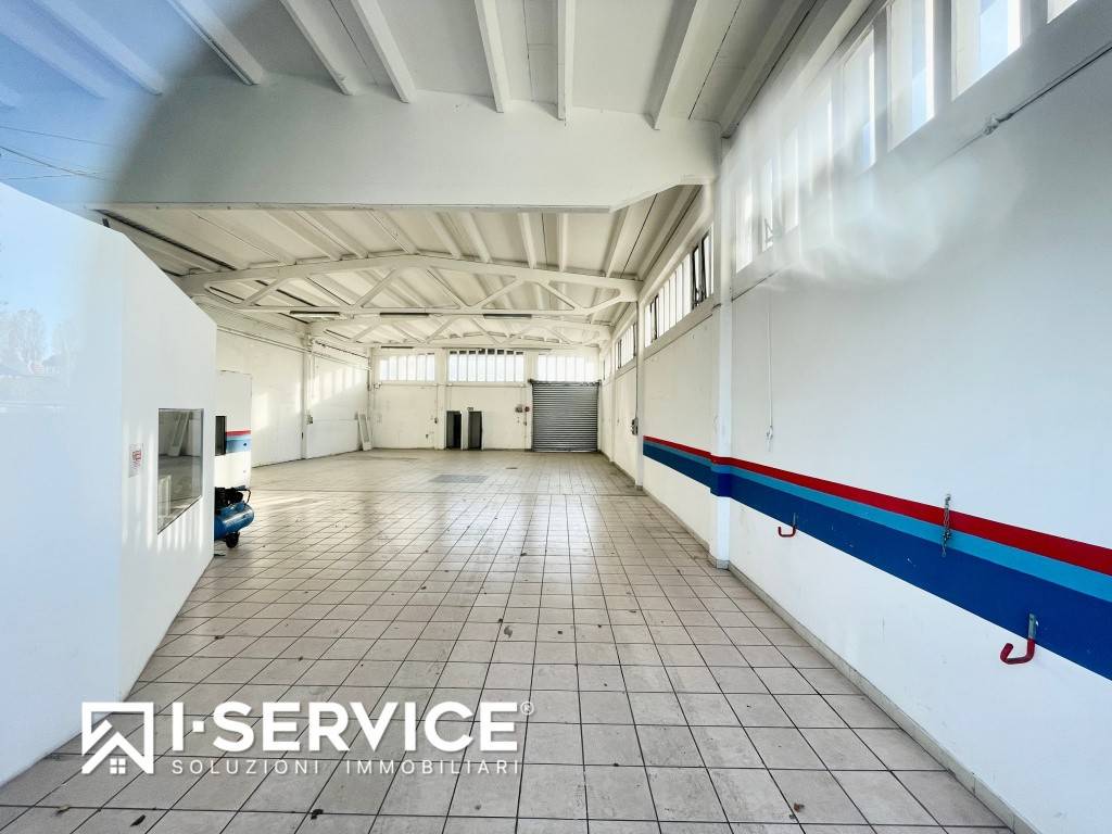 locale commerciale in vendita a Rimini in zona Grotta Rossa