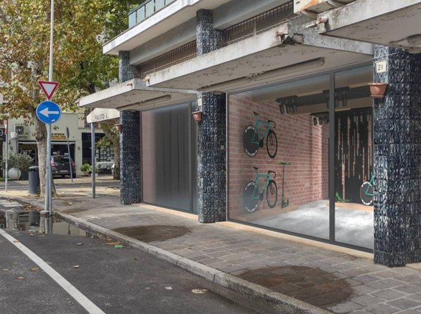 negozio in vendita a Rimini in zona Miramare di Rimini