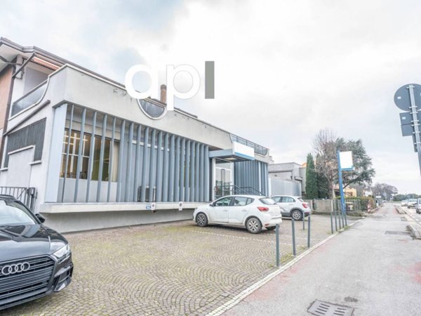 locale commerciale in vendita a Rimini in zona Lagomaggio