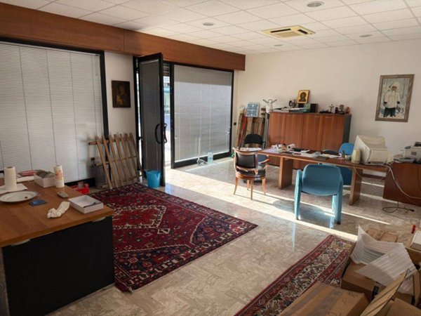 negozio in vendita a Rimini in zona Miramare di Rimini