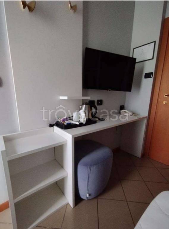 negozio in vendita a Rimini in zona Viserbella