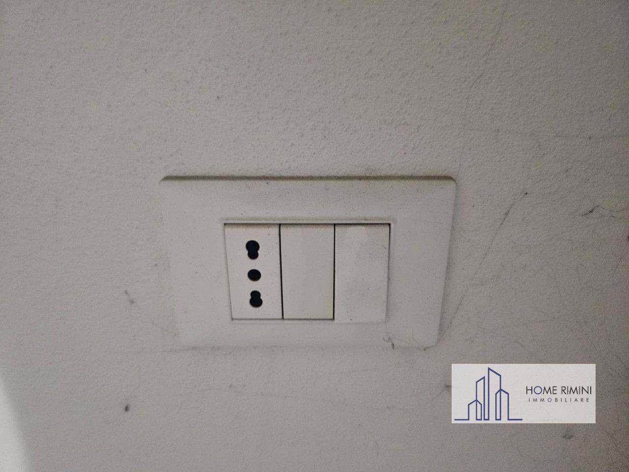 negozio in vendita a Rimini in zona Marina Centro