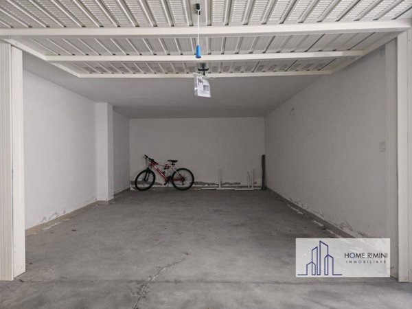 negozio in vendita a Rimini in zona Marina Centro
