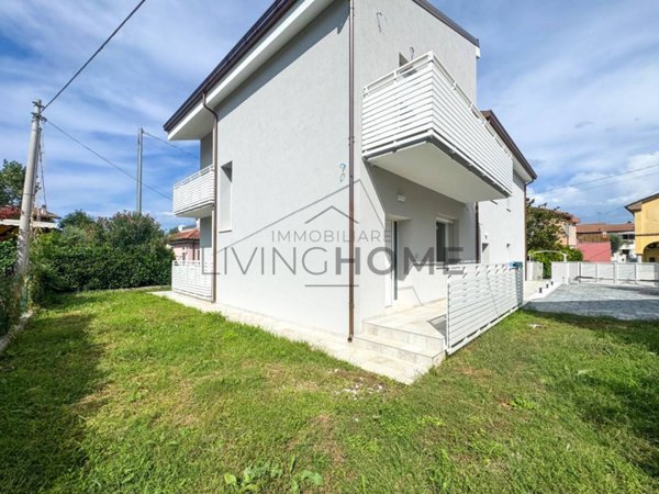 casa indipendente in vendita a Rimini in zona Vergiano