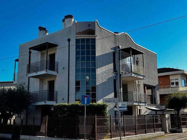 casa indipendente in vendita a Rimini in zona Fiera Vecchia