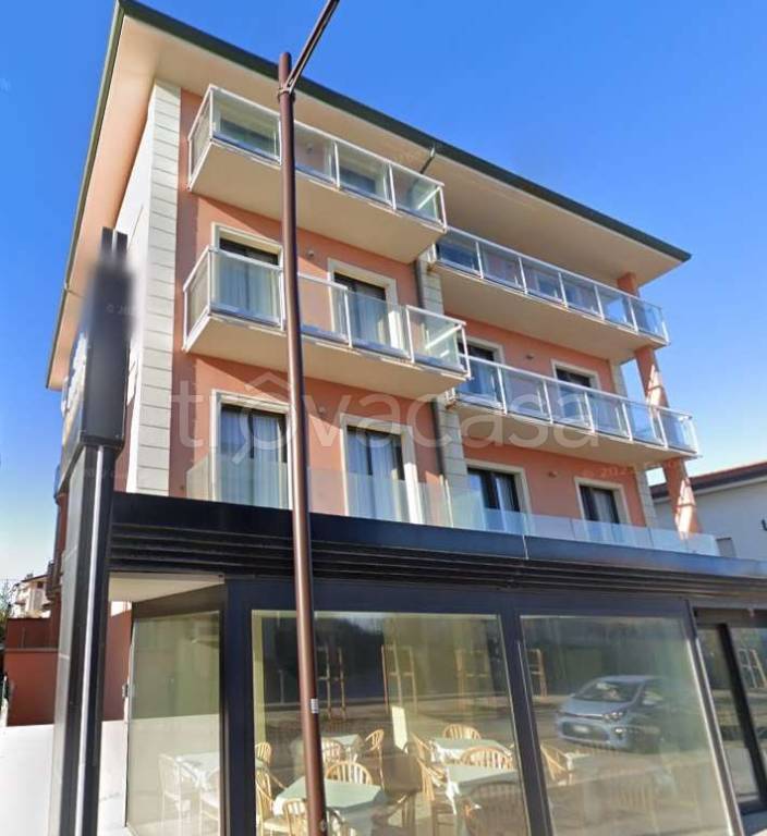 negozio in vendita a Rimini in zona Viserbella