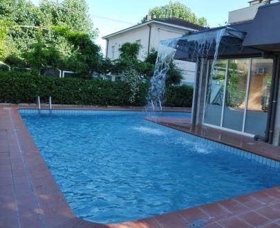 negozio in vendita a Rimini in zona Rivabella