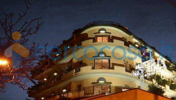 negozio in vendita a Rimini in zona Miramare di Rimini