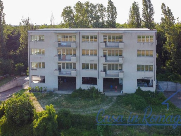 locale commerciale in vendita a Rimini in zona Viserba