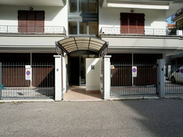 appartamento in vendita a Rimini in zona Marina Centro