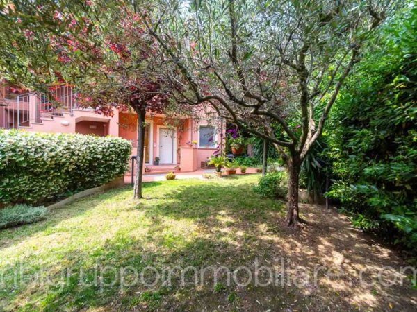 casa indipendente in vendita a Rimini in zona Vergiano