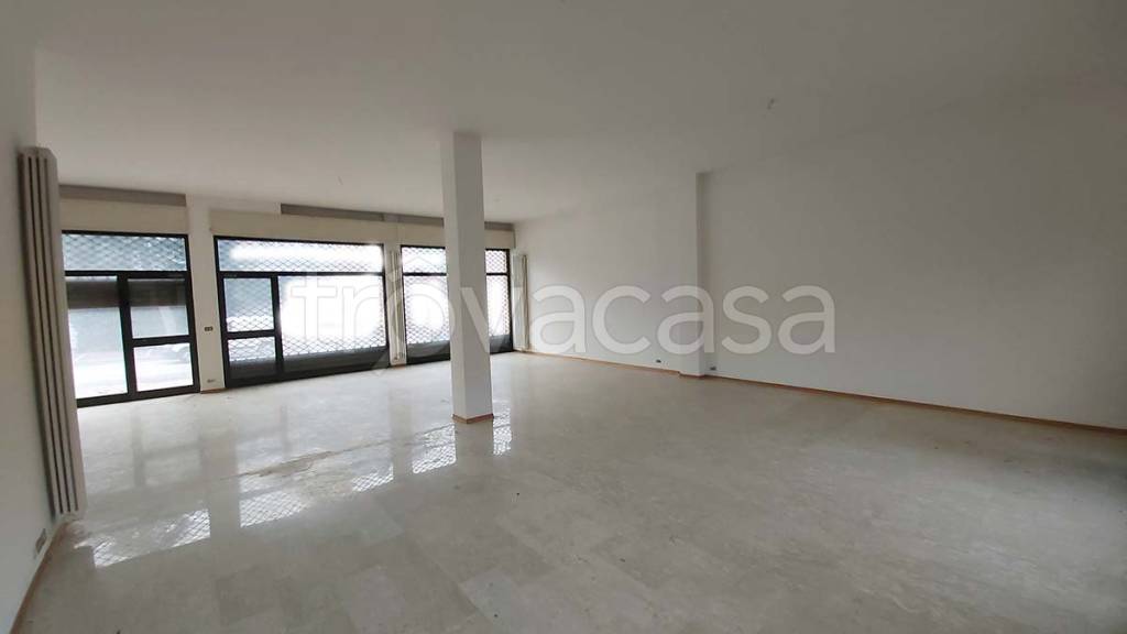 negozio in vendita a Rimini in zona Marecchiese