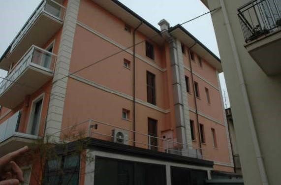 negozio in vendita a Rimini in zona Viserbella