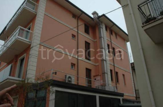 negozio in vendita a Rimini in zona Viserbella