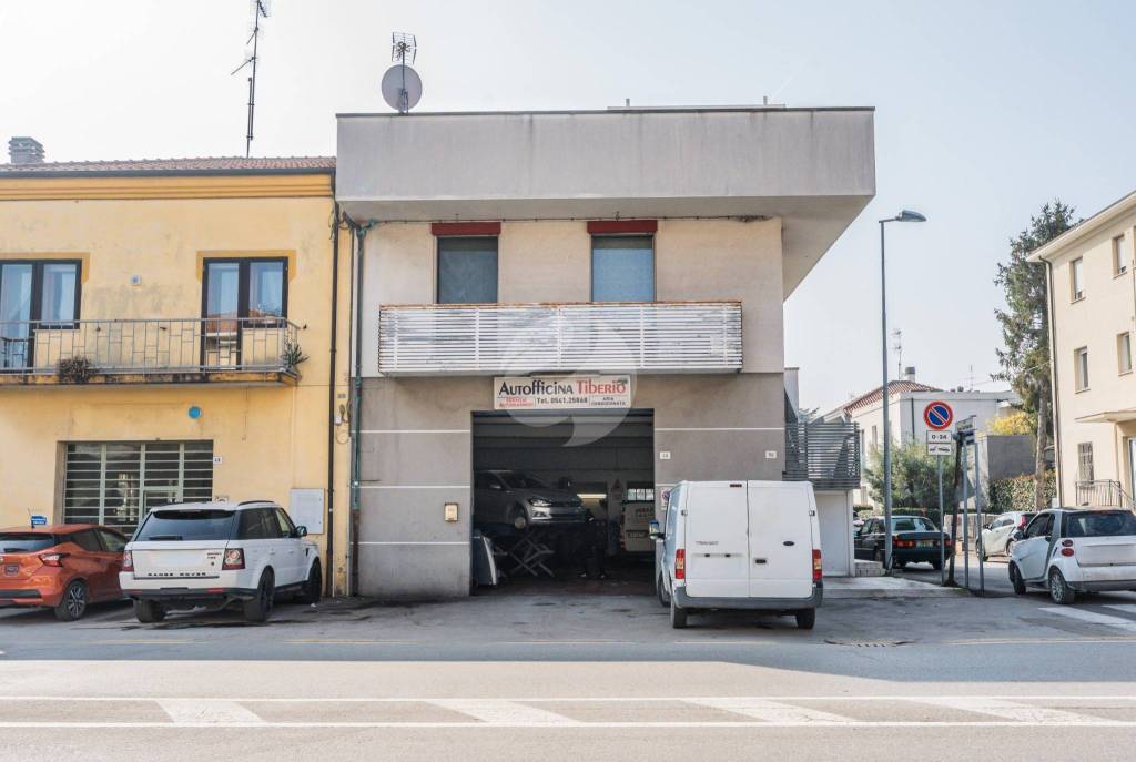 locale commerciale in vendita a Rimini in zona Celle