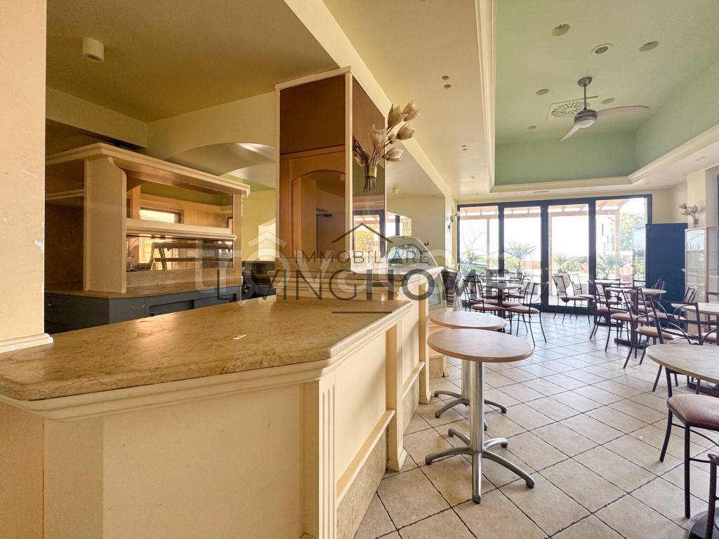 negozio in vendita a Rimini in zona Viserba