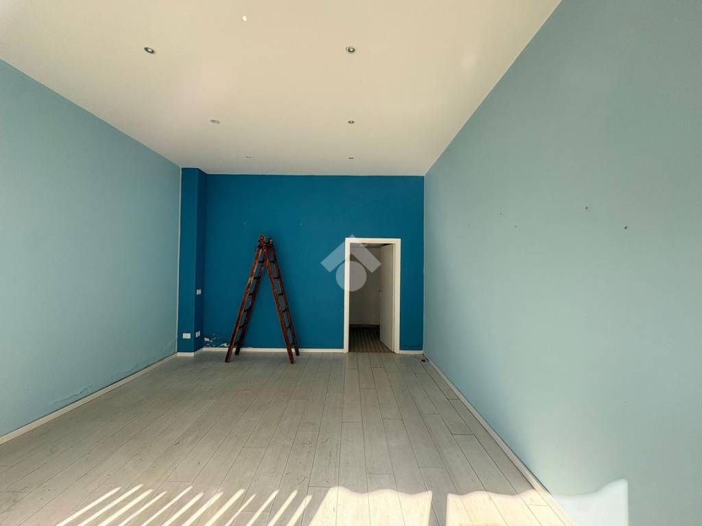 negozio in vendita a Rimini in zona Marina Centro