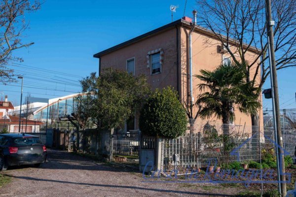 casa indipendente in vendita a Rimini in zona Celle