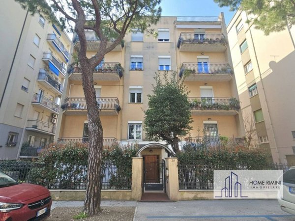 appartamento in vendita a Rimini in zona Marina Centro