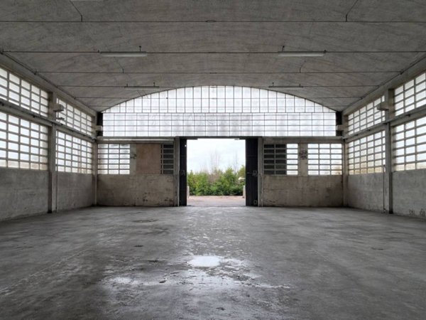 locale commerciale in vendita a Rimini in zona Gaiofana