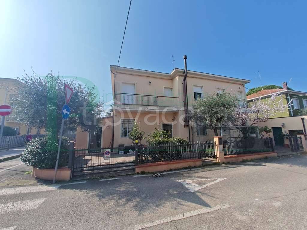 casa indipendente in vendita a Rimini in zona Lagomaggio