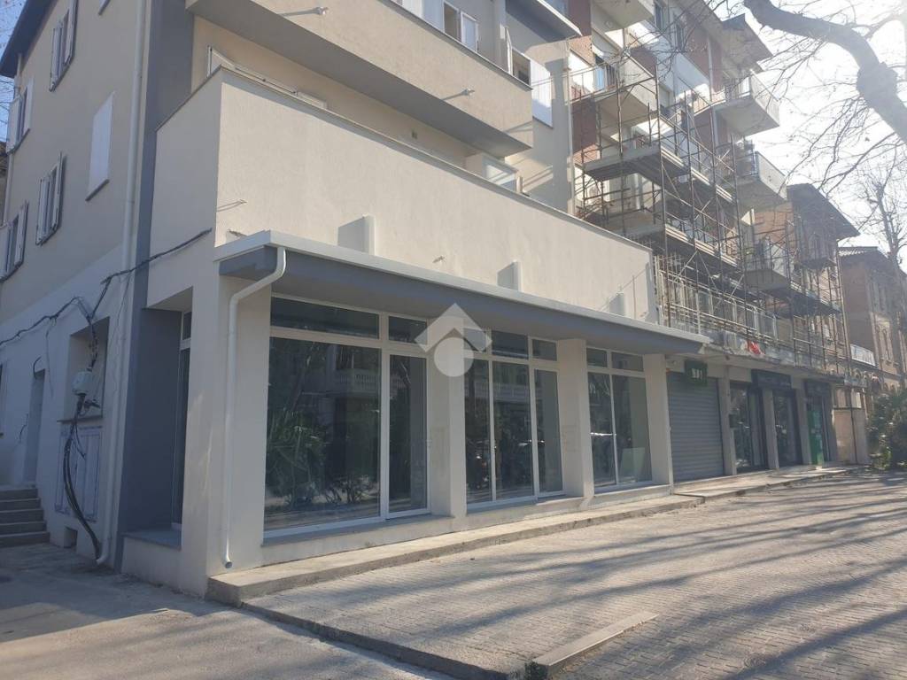 locale commerciale in vendita a Rimini in zona Marina Centro