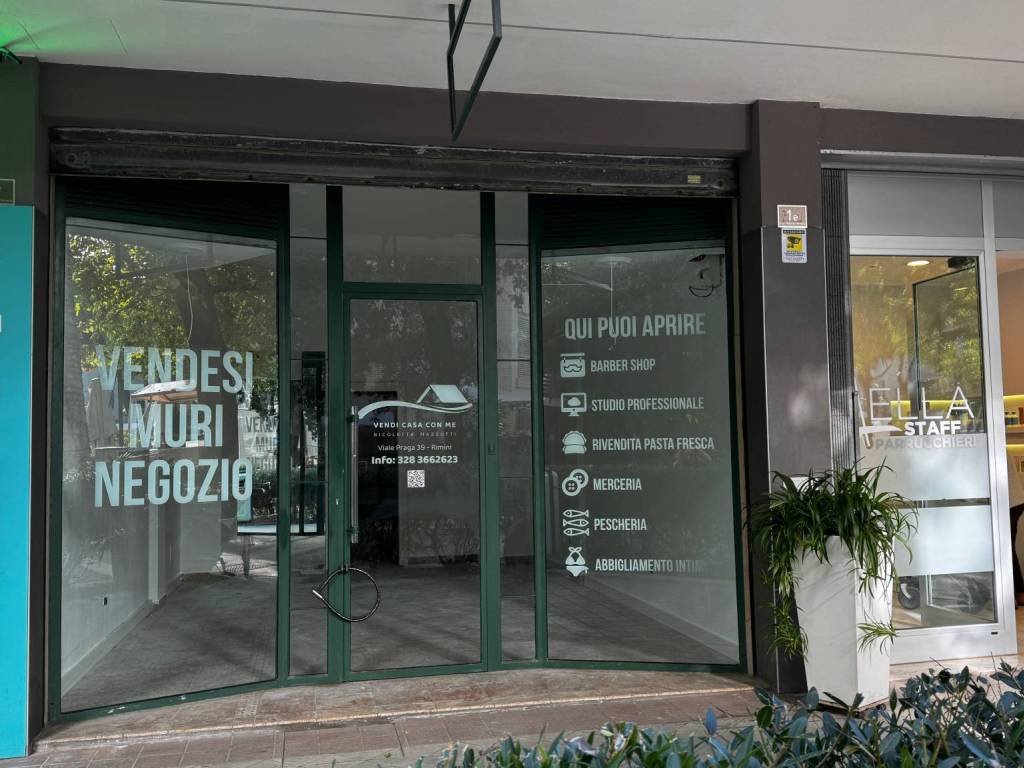 negozio in vendita a Rimini in zona Marina Centro