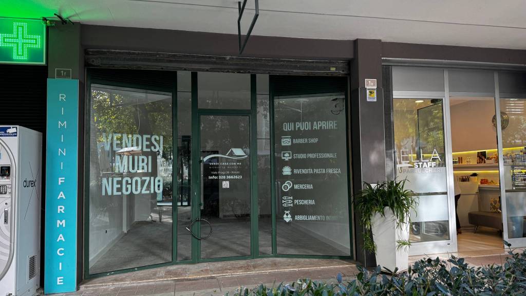 negozio in vendita a Rimini in zona Marina Centro