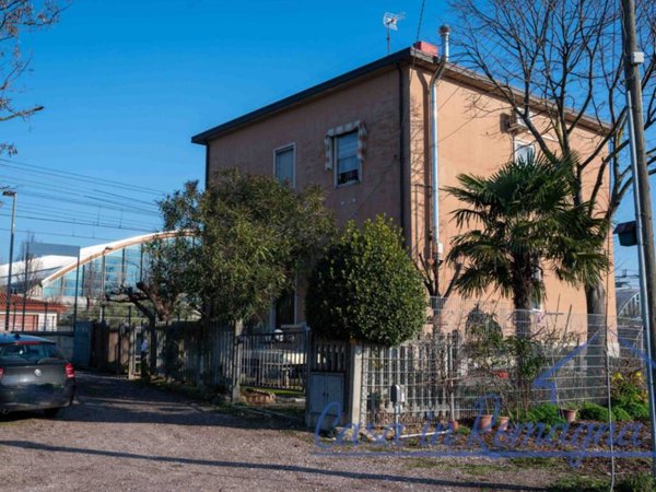 casa indipendente in vendita a Rimini in zona Viserba