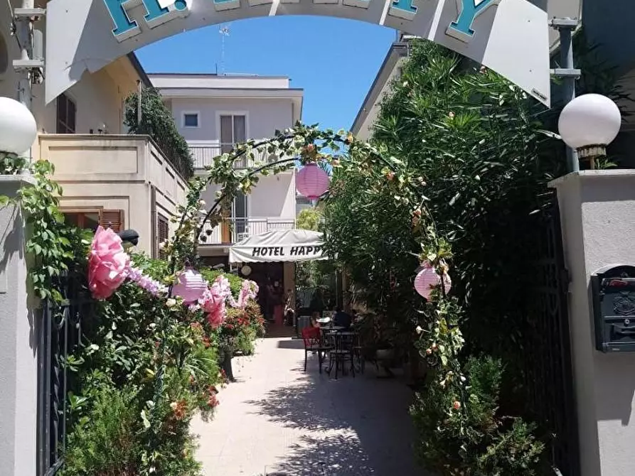 negozio in vendita a Rimini in zona Marina Centro