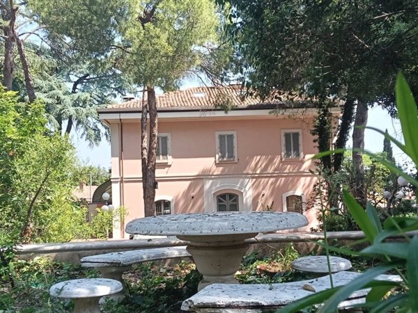 casa indipendente in vendita a Rimini in zona Gaiofana